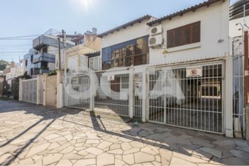 house em Rua Luzitana, Higienópolis - Porto Alegre - RS