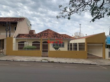 house em Avenida Coronel Oliveira Motta, Centro - Santo Antônio da Platina - PR