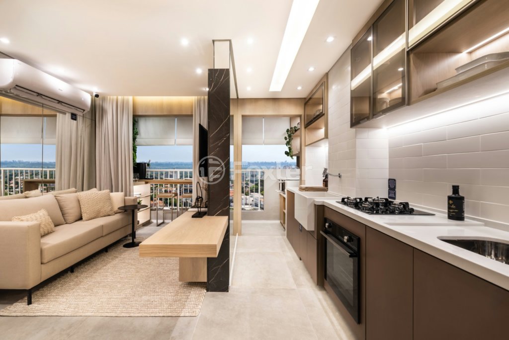 sala-de-estar-e-cozinha-integradas-com-vista-para-a-cidade.jpeg