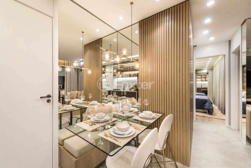 sala-de-jantar-moderna-e-elegante-com-mesa-de-vidro-e-seis-cadeiras.jpeg