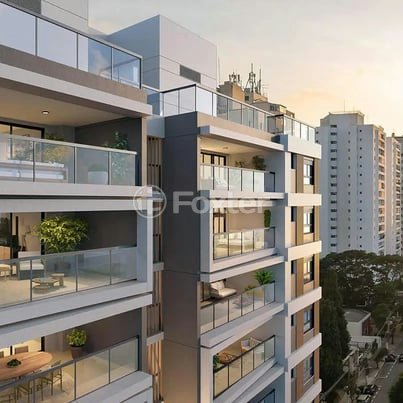 predio-moderno-com-varandas-e-janelas-de-vidro