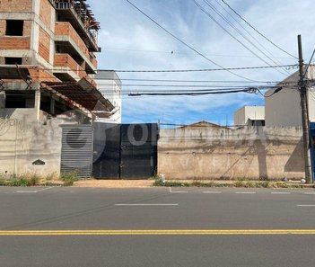 land_lot em Avenida Ortízio Borges, Santa Mônica - Uberlândia - MG