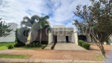 house em Avenida Victor Alves Pereira, Novo Mundo - Uberlândia - MG