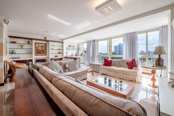apartment em Emílio de Menezes, Três Figueiras - Porto Alegre - RS