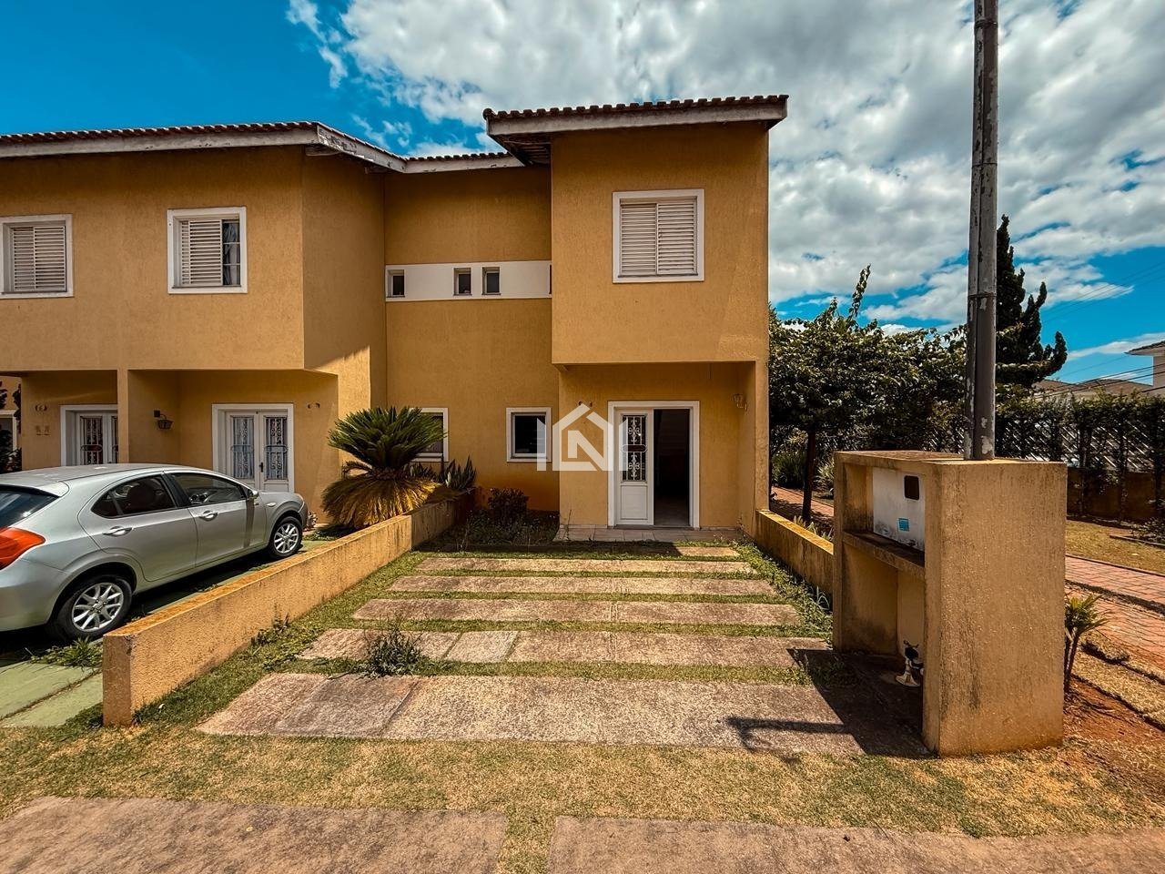 casa a venda no condominio residencial villas da granja - fachada