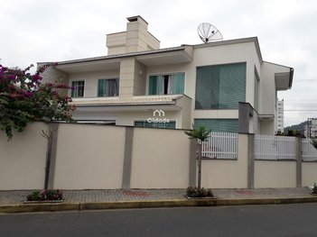 house em Rua Expedicionário Cabo Harry Hadlich, Centro - Jaraguá do Sul - SC