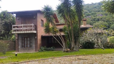 house em Estrada Doutor Rogério de Moura Estevão, Albuquerque - Teresópolis - RJ