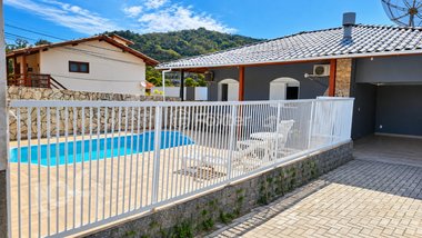 house em Rodovia Doutor Antônio Luiz Moura Gonzaga, Rio Tavares - Florianópolis - SC
