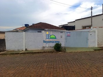 house em Avenida São João, Centro - Nepomuceno - MG