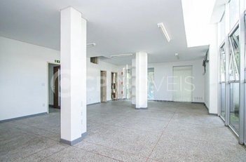 business em Avenida Plínio Brasil Milano, Passo da Areia - Porto Alegre - RS