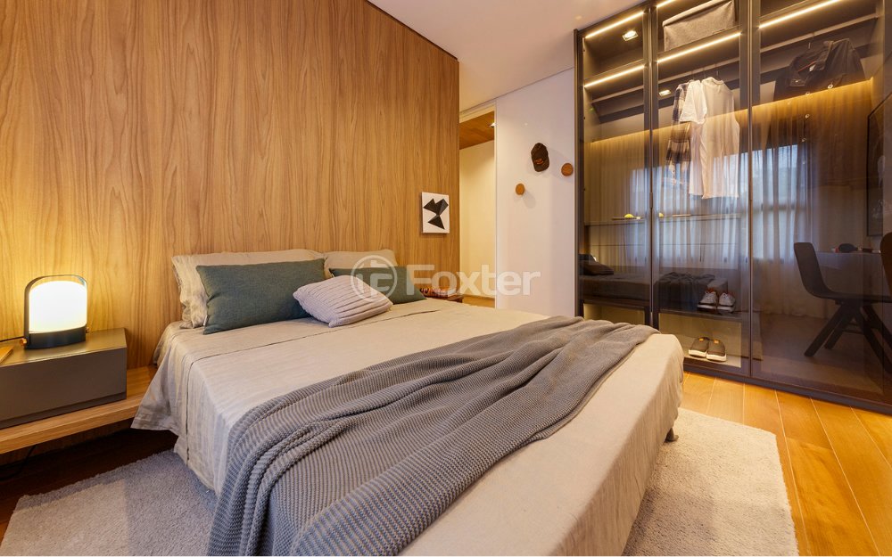 quarto-com-cama-de-casal-e-closet
