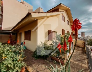 house em Rua Cervantes, Jardim Botânico - Porto Alegre - RS