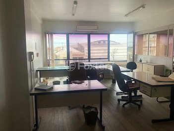 office em Avenida Benjamin Constant, Floresta - Porto Alegre - RS