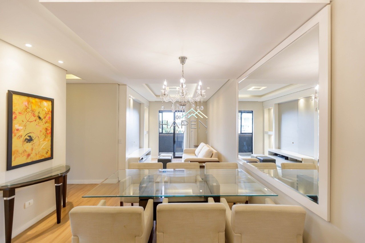 Sala de estar e jantar integradas de apartamento à venda no Campina do Siqueira, Curitiba,