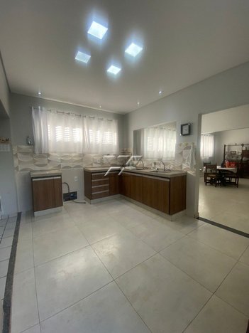 commercial_building em 07, Zona Central - Rio Claro - SP