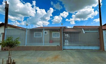 house em Rua Inocência Antunes das Neves, Pacaembu - Londrina - PR