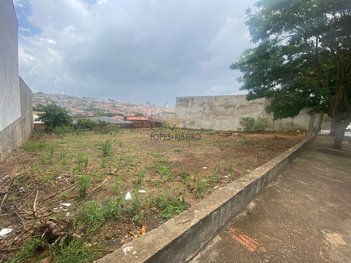 land_lot em Rua Ernesto Pompiani, Vila Cidade Jardim - Botucatu - SP