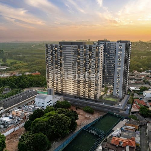 predio-moderno-com-campo-de-futebol