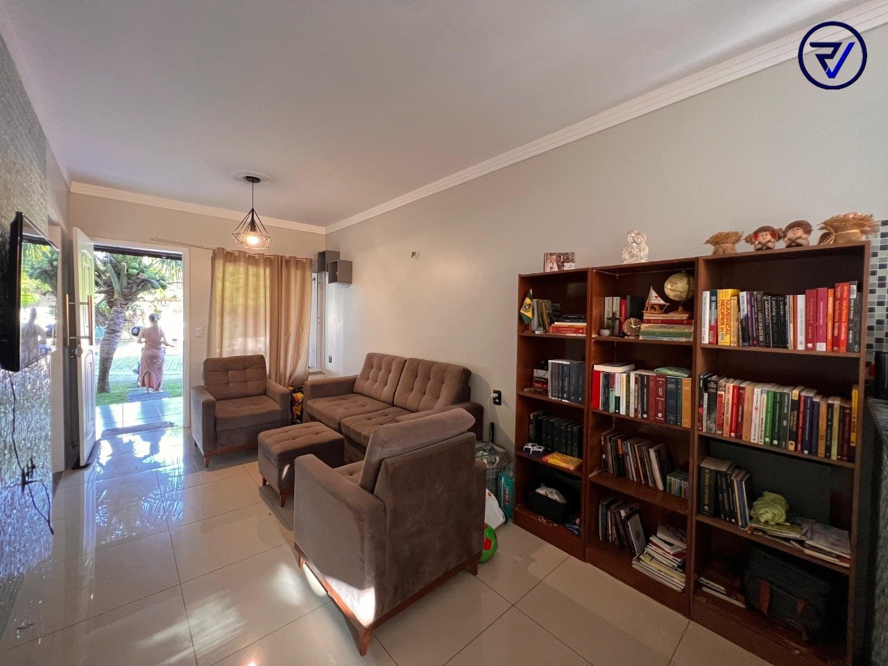 d2f89ae1-1faf-40e2-a93f-c07b0c96cf80