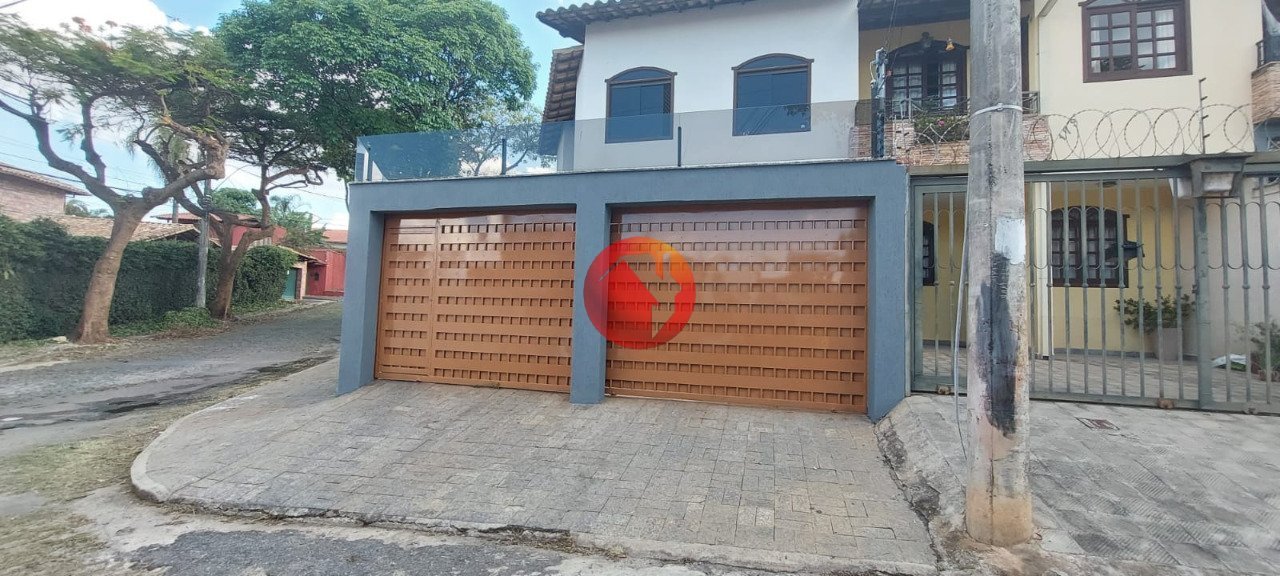 Casa com 3 quartos — Santa Amélia, Belo Horizonte