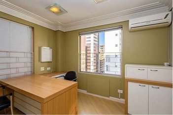 office em Rua Lourenço Pinto, Centro - Curitiba - PR