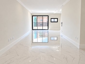 apartment em Rua 254, Meia Praia - Itapema - SC