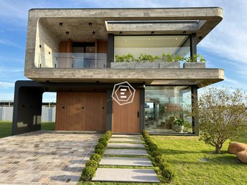 house em Rua Pedro Hygino da Silveira, Centro - Xangri-Lá - RS