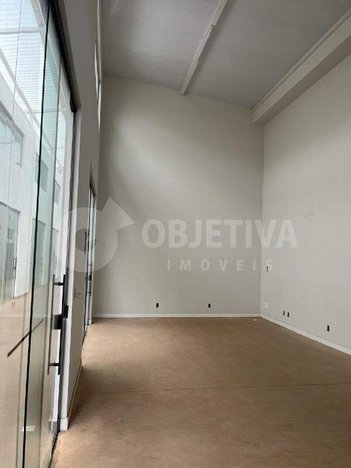 office em Avenida Yuri Resende Miranda, Novo Mundo - Uberlândia - MG
