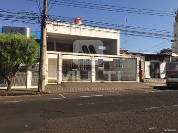 house em Avenida Cesário Alvim, Brasil - Uberlândia - MG