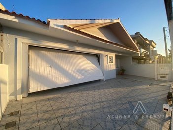 house em Rua Professor Carlos Henrique Nogueira, Centro - Pelotas - RS