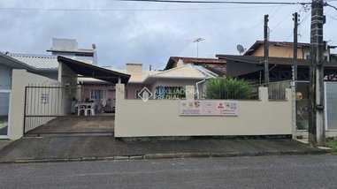 house em Rua das Frutas do Conde, Madri - Palhoça - SC