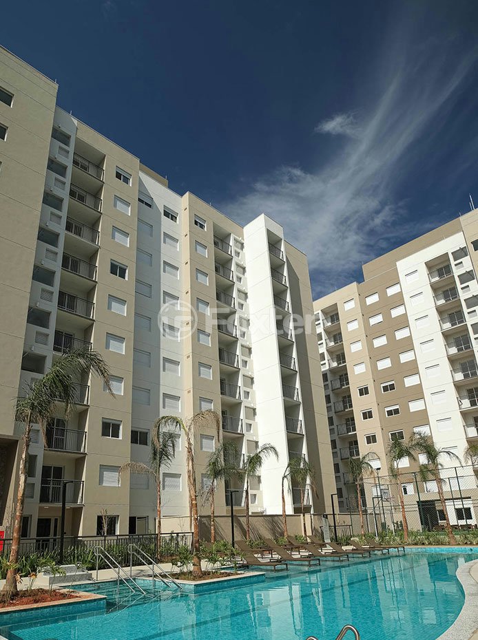 condominio-com-piscina-e-area-verde.jpeg