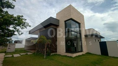 house em Avenida Vereador Carlito Cordeiro, Laranjeiras - Uberlândia - MG