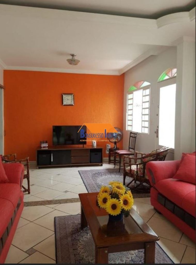 Casa com 4 quartos — Ipiranga, Belo Horizonte