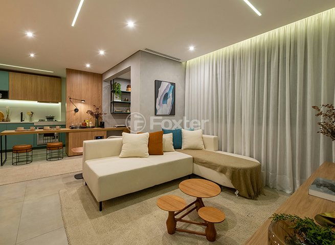 sala-de-estar-moderna-e-aconchegante-com-sofa-branco-e-decoracao-clean.jpeg