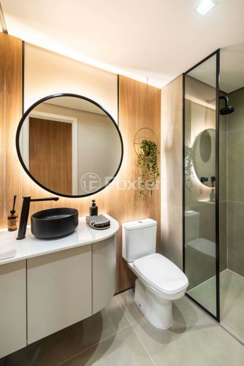 banheiro-moderno-com-box-de-vidro-e-decoracao-clean