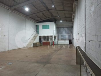industrial em Avenida Sacadura Cabral, Alto Umuarama - Uberlândia - MG
