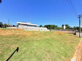 land_lot em Alameda Carlos de Carvalho Vieira Braga, Chácaras Alpina - Valinhos - SP