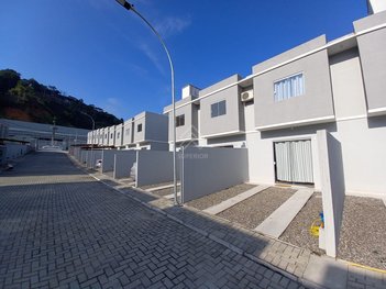 house em Rua Fermino Vieira Cordeiro, Espinheiros - Itajaí - SC