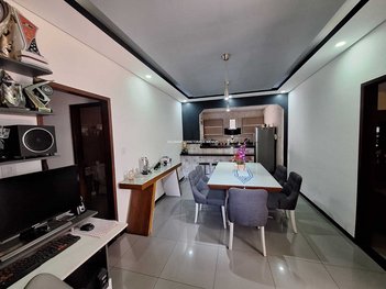house em Avenida Riacho das Pedras, Jardim Riacho das Pedras - Contagem - MG