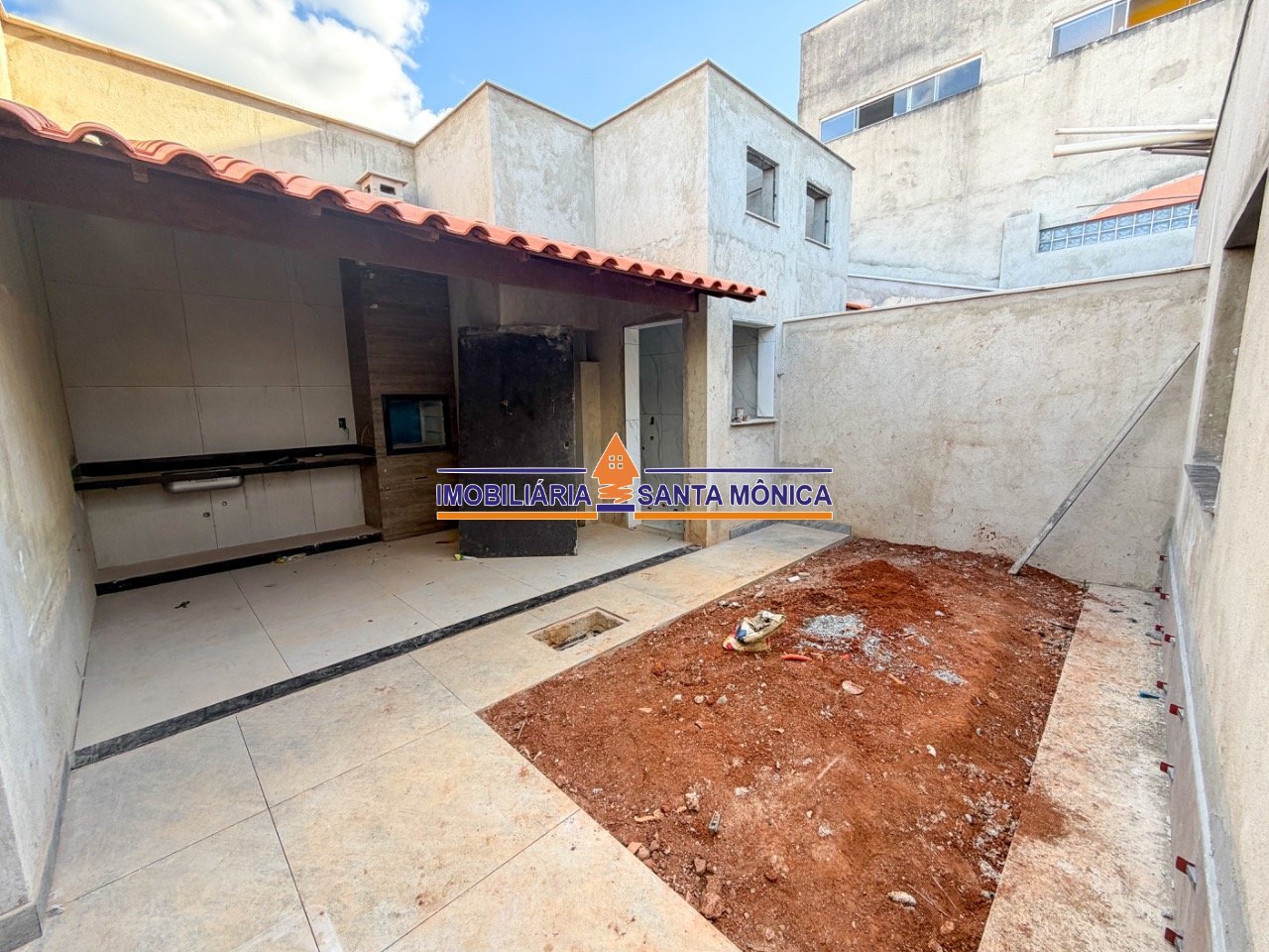 Casa com 3 quartos — Santa Mônica, Belo Horizonte