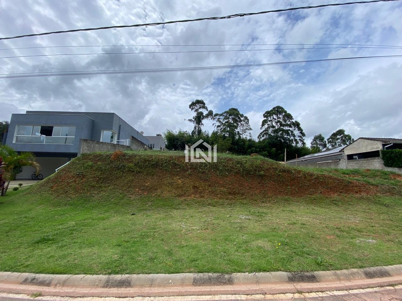 terreno a venda no condominio Paysage Brise frente