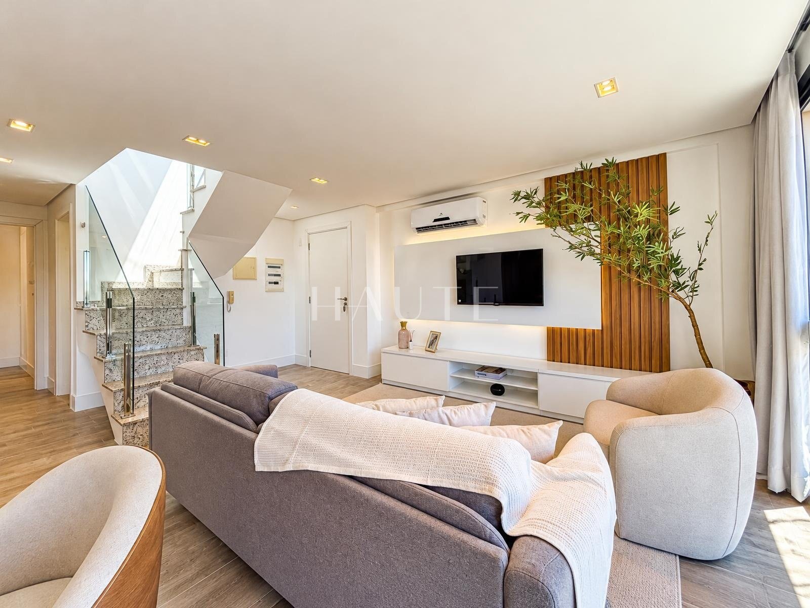 Apartamento com terraço, exclusivo pela Rua Sete de