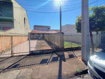 house em Rua Celeste Castanha de Barros, Cafezal - Londrina - PR