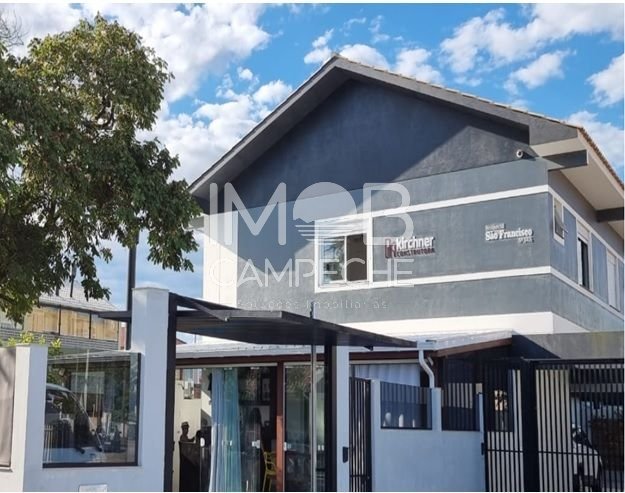FRENTE DA CASA  ENTRADA INDIVIDUAL  FÁCIL ACESSO E PÁTIO COM ESPAÇO PARA 04 VEÍCULOS  PORTÃO DE ELEV