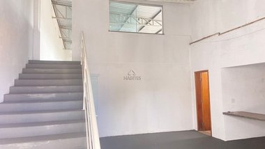 industrial em Clóvis de Avellar Pires, Jardim Itamarati - Botucatu - SP