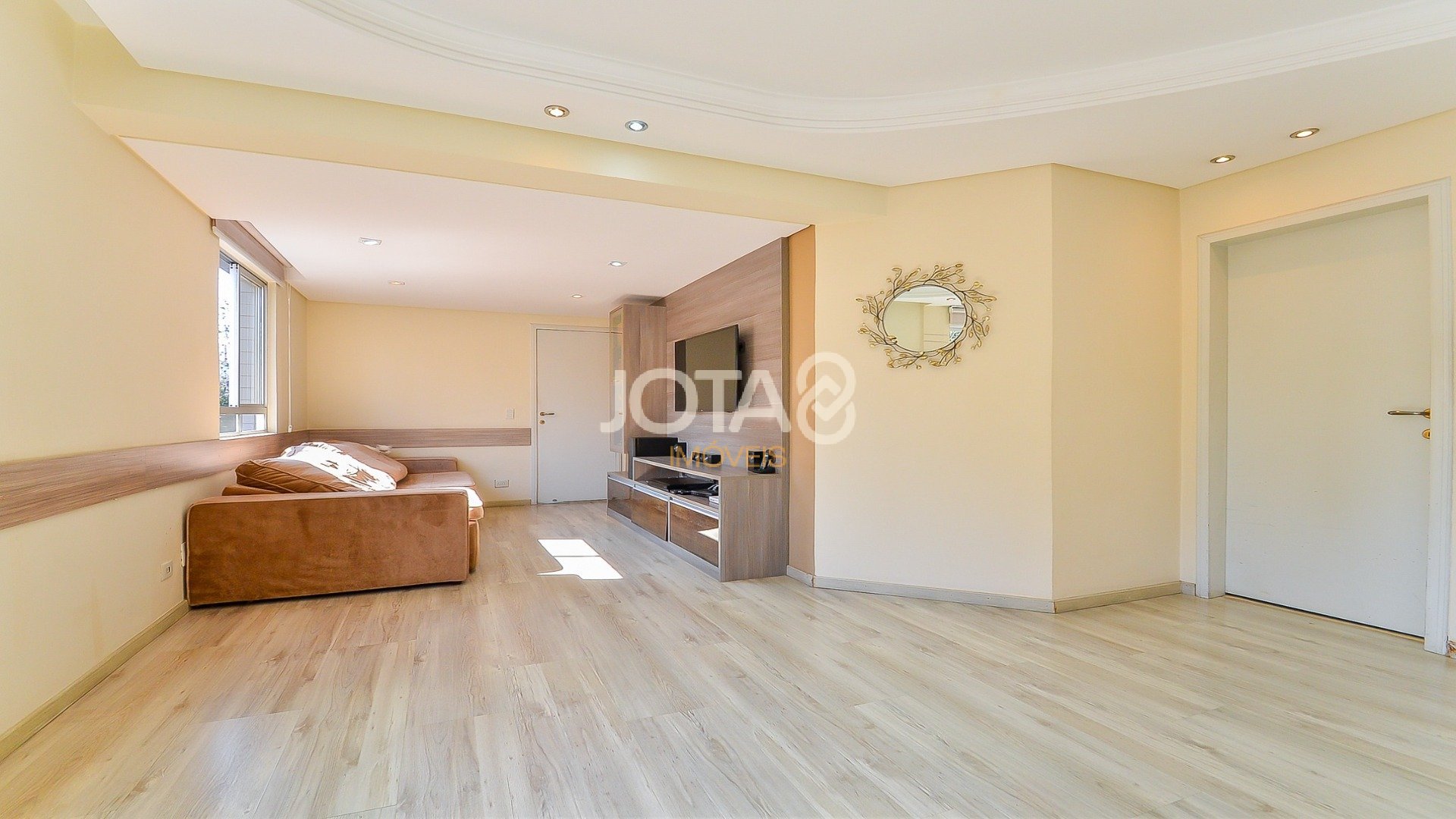 APARTAMENTO-COM-159M2-PRÓXIMO-AO-SHOPPING-AGUA-VERDE (49)