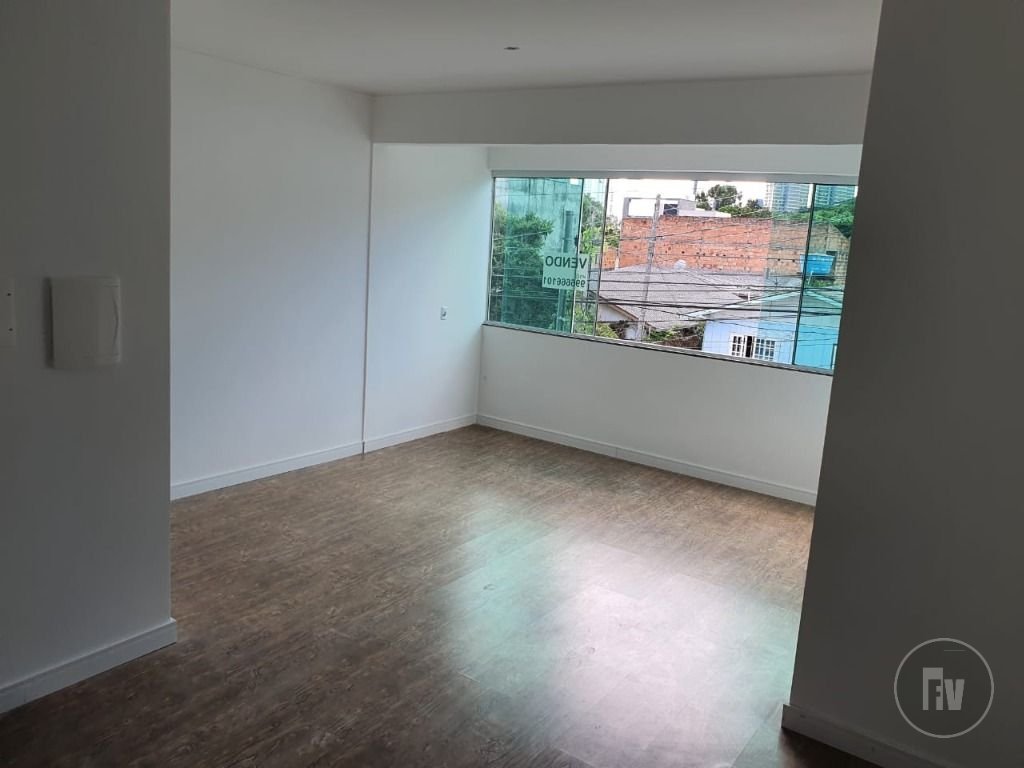 170 m² útil
4 banheiros
1 vaga
3 suítes
Casa Vazia com 2 Andares e Churrasqueira á carvão