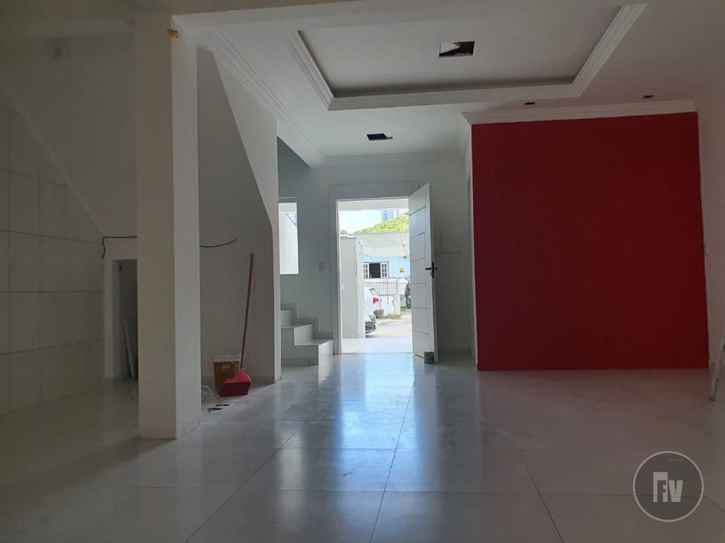 170 m² útil
4 banheiros
1 vaga
3 suítes
Casa Vazia com 2 Andares e Churrasqueira á carvão