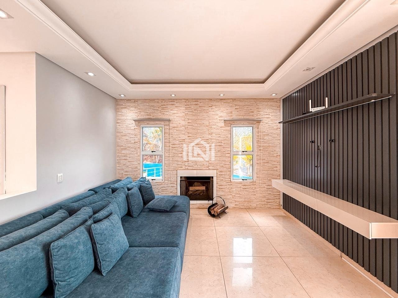 casa para venda ou locacao no condominio granja caiapia - sala de lareira